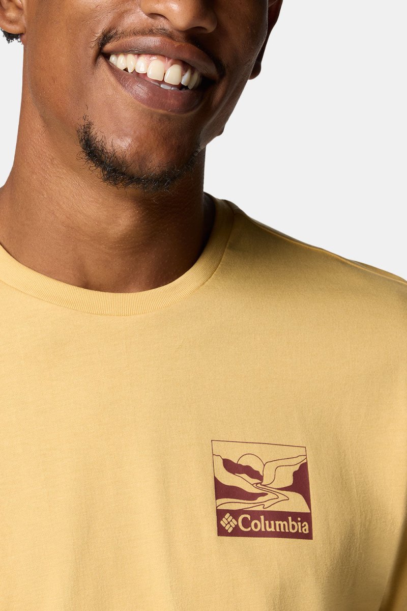 Columbia Explorers Canyon™ Back Short Sleeve Tee (Sand Dune/Trailscape) | T-Shirts