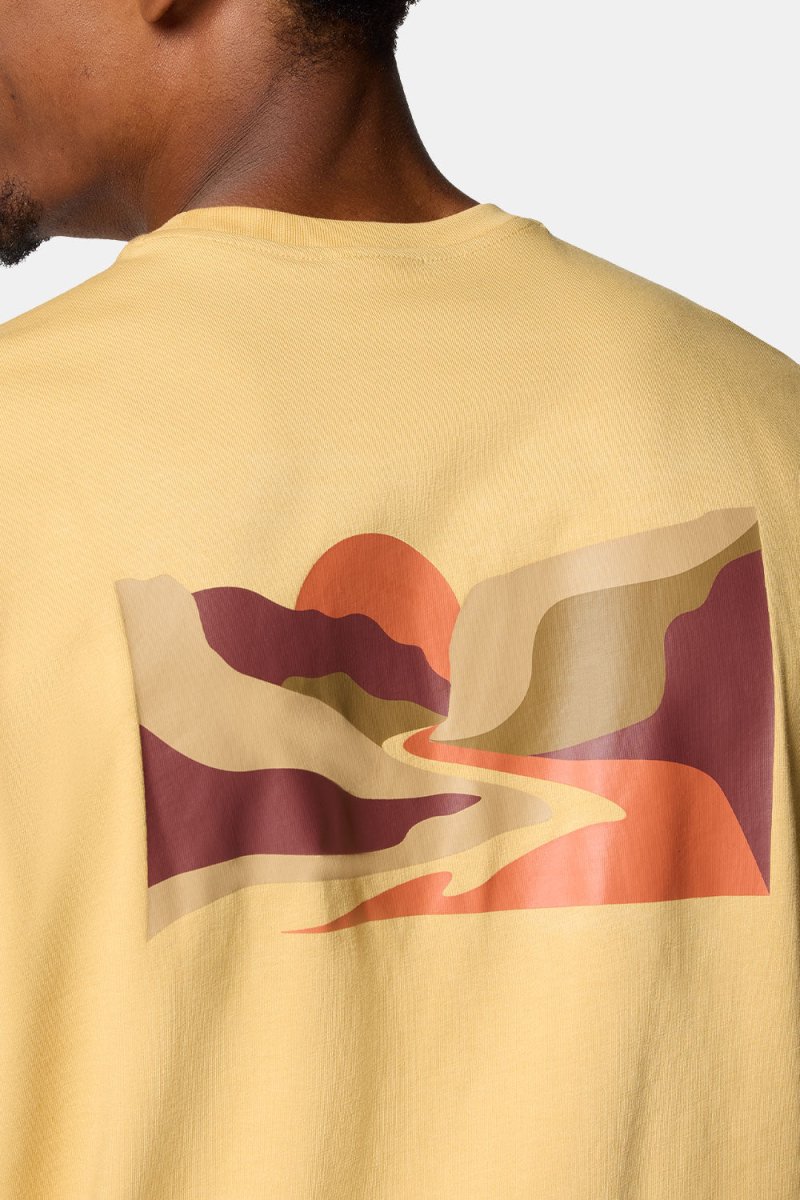 Columbia Explorers Canyon™ Back Short Sleeve Tee (Sand Dune/Trailscape) | T-Shirts