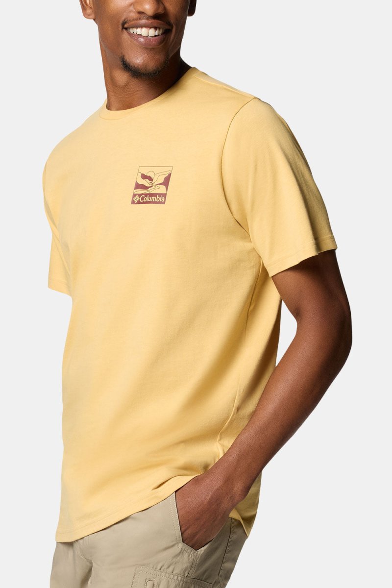 Columbia Explorers Canyon™ Back Short Sleeve Tee (Sand Dune/Trailscape) | T-Shirts