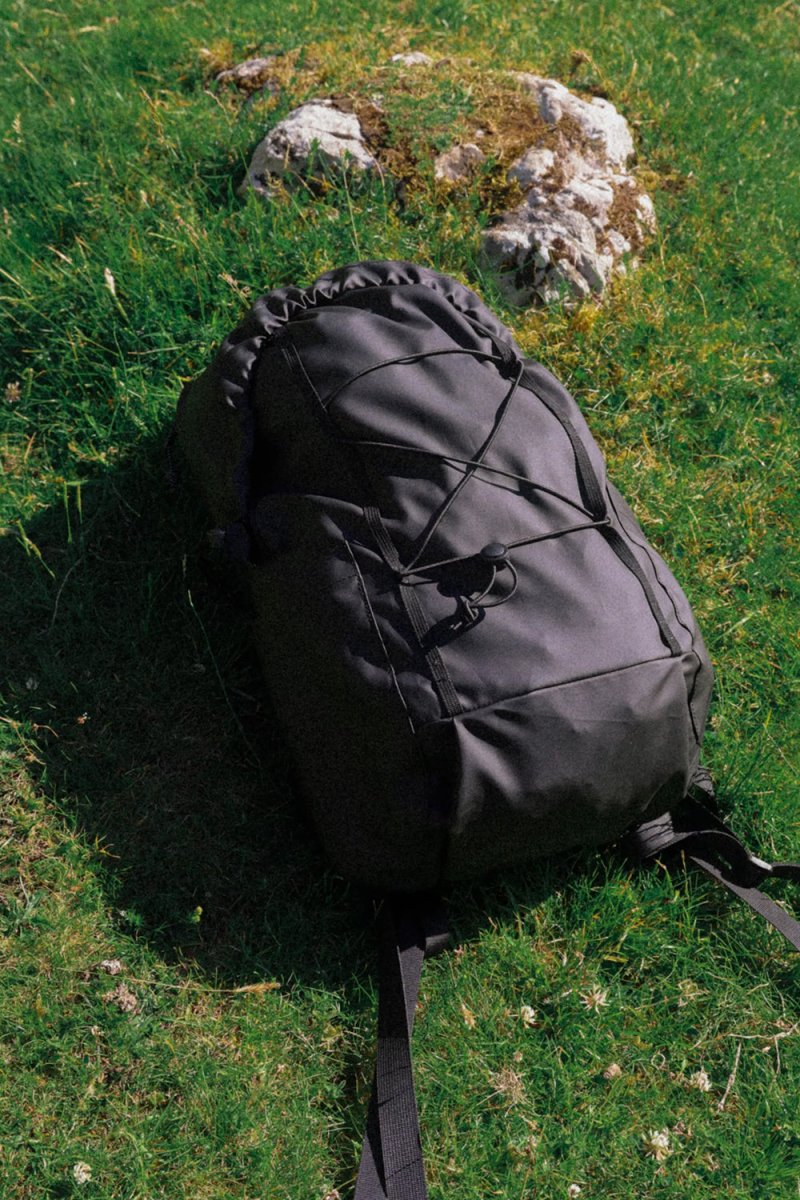 Elliker Kiln Hooded Zip Top Backpack 22L (Black) | Bags