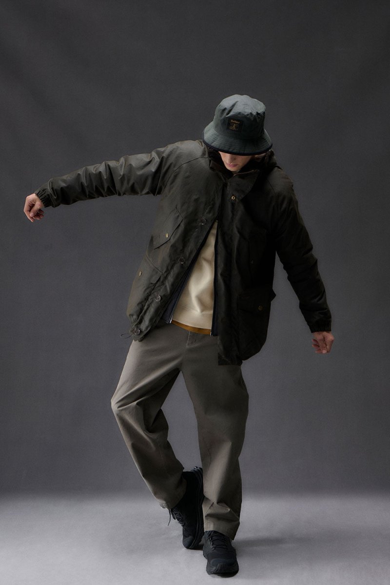 barbour ENDURANCE WAX バブアー　エンデュランス　カーキ38 Barbour Re-engineered Endurance Mountain Wax Parka (Olive
