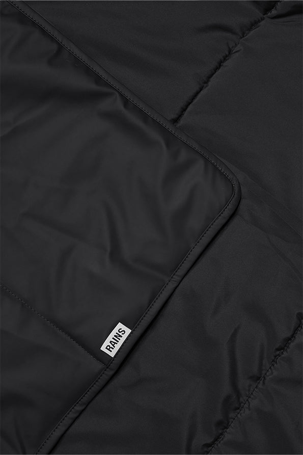 Rains Waterproof Quilted Packable Blanket (Black) | Number Six