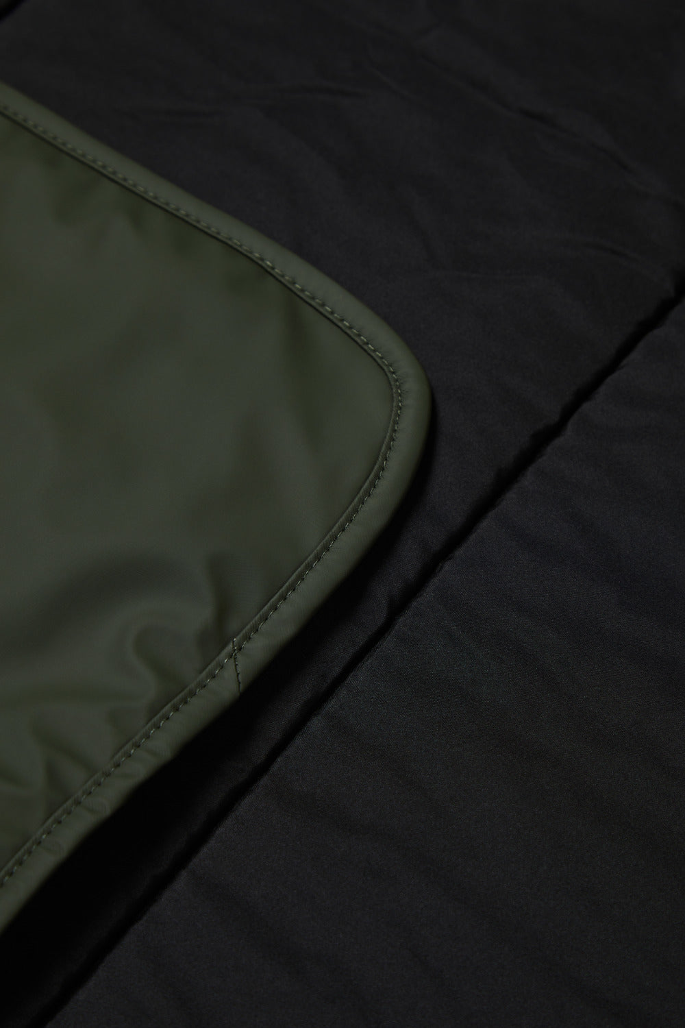 Rains Waterproof Quilted Packable Blanket (Green)
